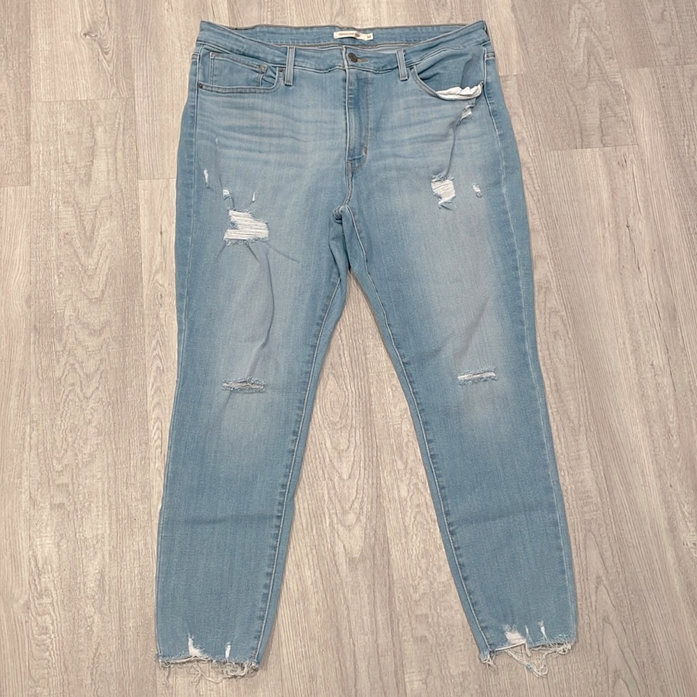 Levi 721 High Rise Skinny distressed Denim Jean